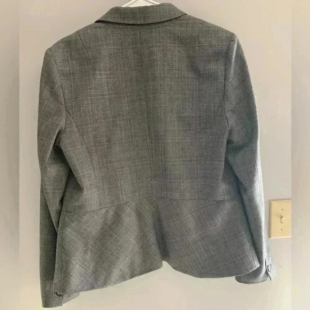 Woman’s Banana Republic Grey Plaid Wool Blend Plus Long Sleeve Business Blazer